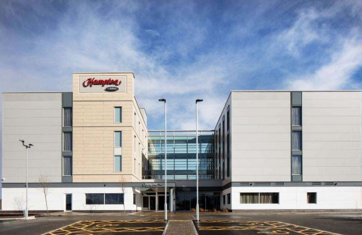 《九游老哥在全球》系列报道之一——英国布里斯托机场希尔顿欢朋酒店